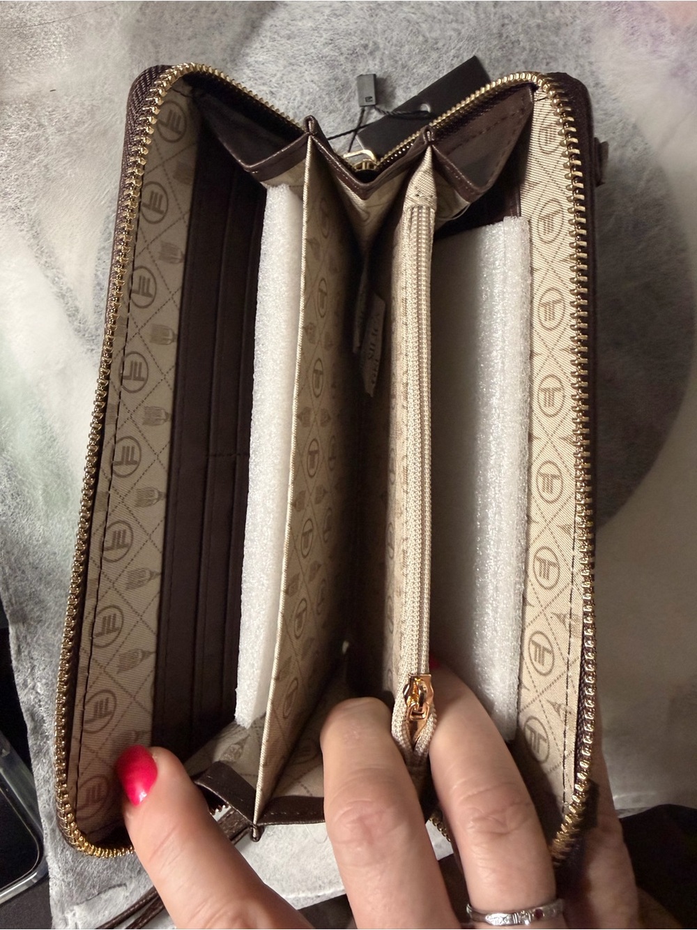 London Fog Brown Wristlet - Picture 4 of 4